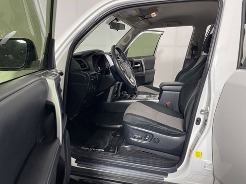 Used 2018 Toyota 4Runner SR5 image 9