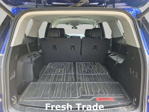 Used 2023 GMC Acadia SLT w/ Technology Package AWD/4WD image 9