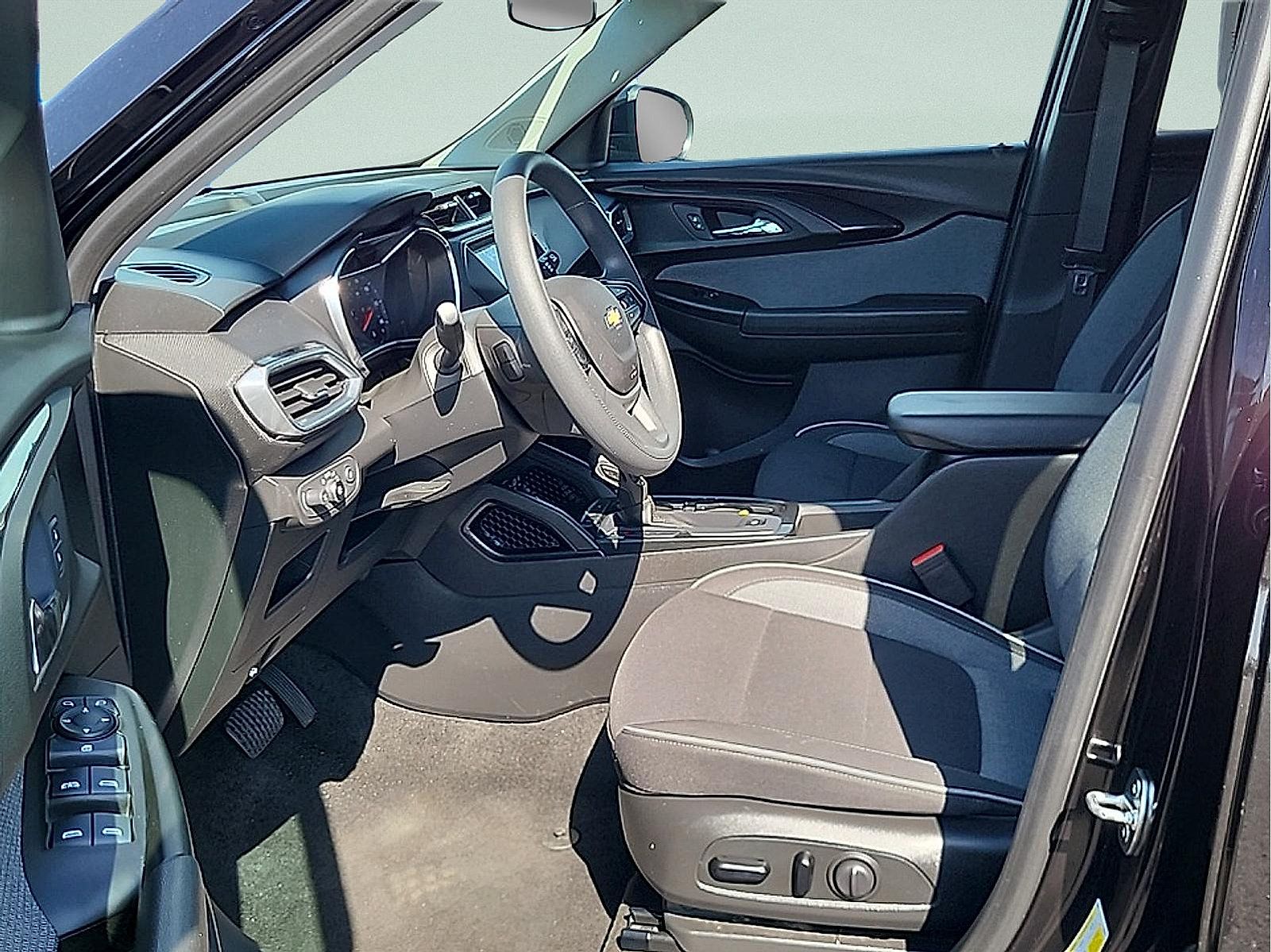 Used 2023 Chevrolet TrailBlazer LT FWD image 13