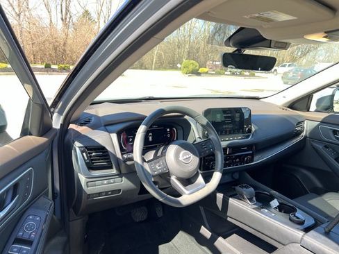 Used 2023 Nissan Rogue Platinum w/ Platinum Premium Package image 10