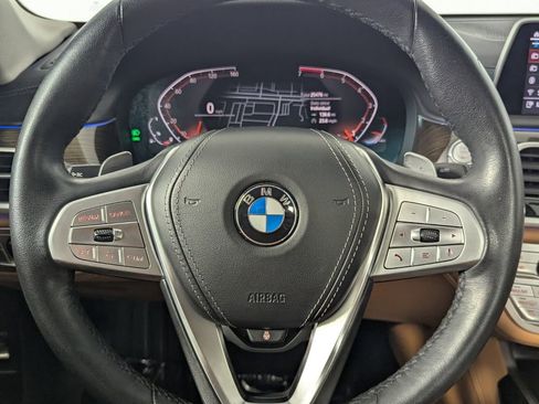 Used 2022 BMW 750i xDrive w/ Executive Package AWD/4WD image 19