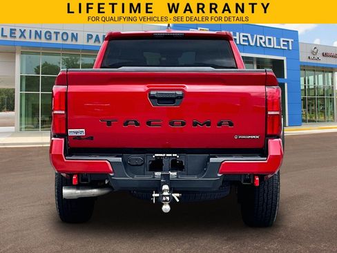 Used 2025 Toyota Tacoma TRD Off-Road AWD/4WD image 4