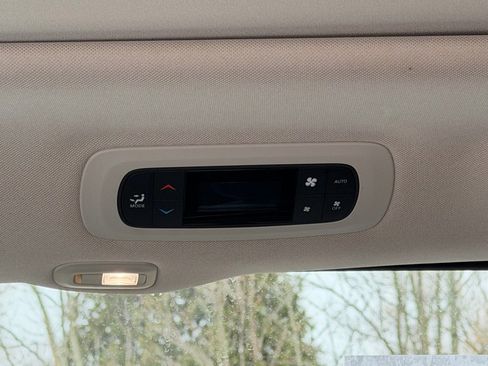 Used 2023 Chrysler Pacifica Limited image 30