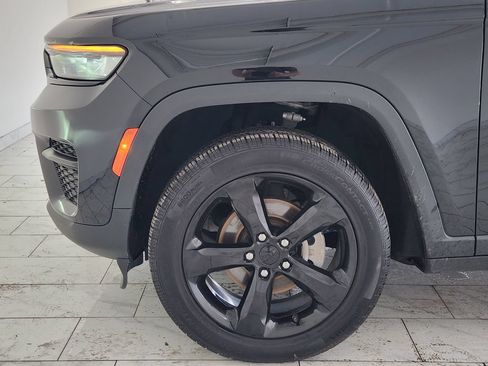 Used 2023 Jeep Grand Cherokee Altitude AWD/4WD image 8