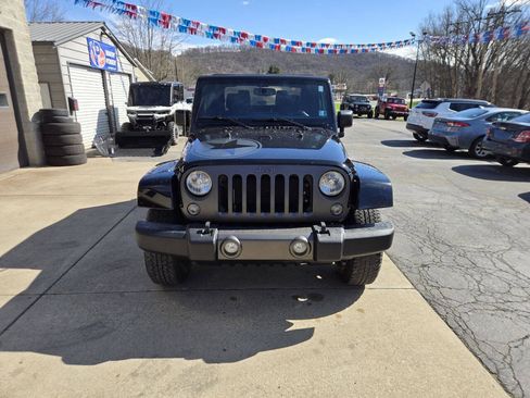Used 2017 Jeep Wrangler Sport AWD/4WD image 3