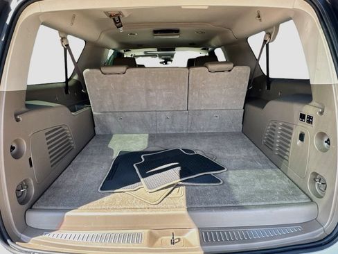 Used 2017 Chevrolet Suburban Premier RWD image 30