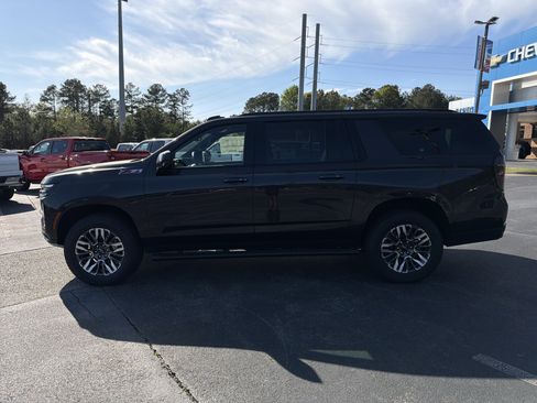 New 2026 Chevrolet Suburban Z71 image 8