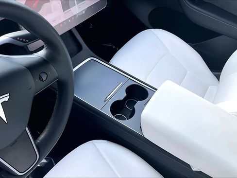 Used 2022 Tesla Model Y Performance image 15