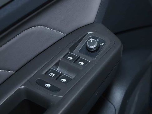 Used 2022 Volkswagen Atlas Cross Sport SE image 16