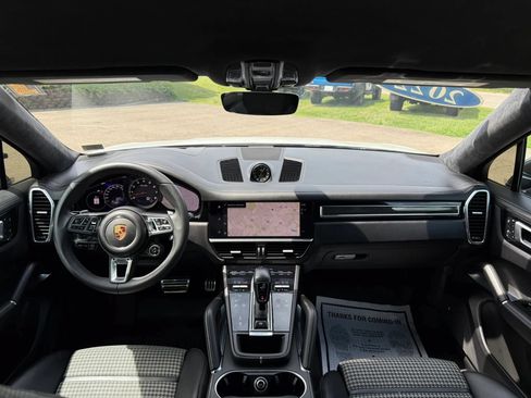 Used 2022 Porsche Cayenne Turbo AWD/4WD image 22