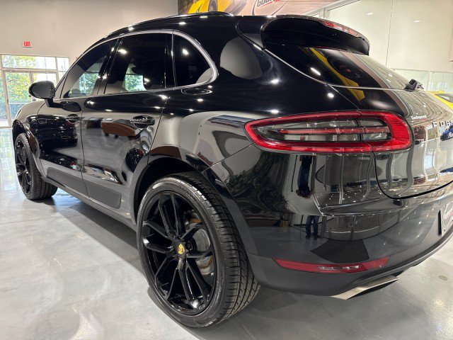 Used 2018 Porsche Macan AWD/4WD image 31
