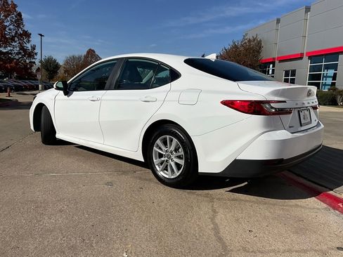 Used 2025 Toyota Camry LE image 8