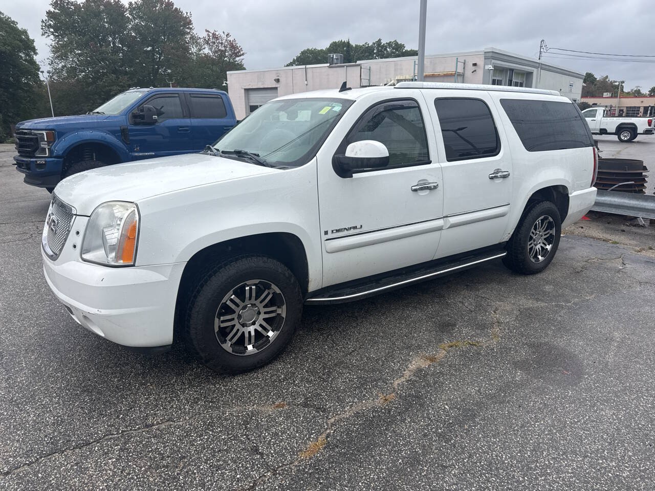 Used 2008 GMC Yukon XL Denali AWD/4WD image 1