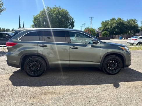 Used 2018 Toyota Highlander Limited Platinum AWD/4WD image 6