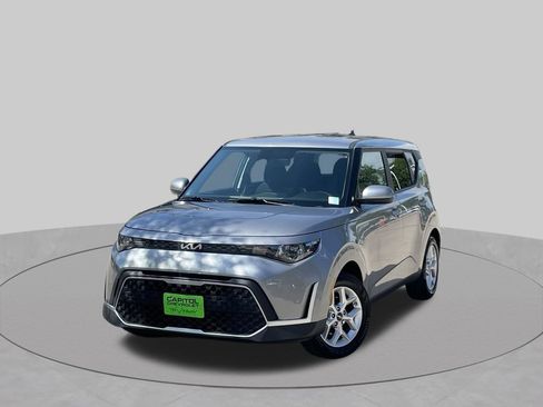 Used 2024 Kia Soul LX w/ Option Group 015 FWD image 9