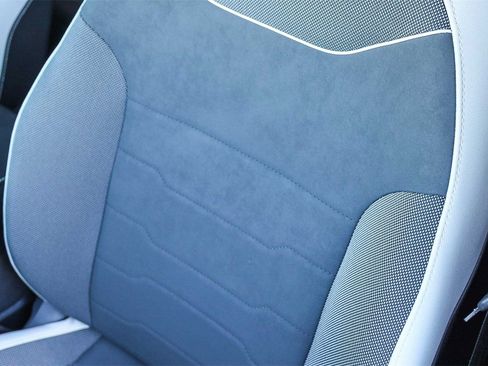 Used 2025 Volkswagen Taos SE image 25