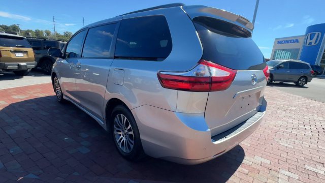 Used 2019 Toyota Sienna XLE Premium FWD image 9