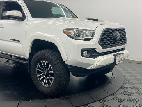Used 2021 Toyota Tacoma TRD Sport w/ Technology Package AWD/4WD image 6