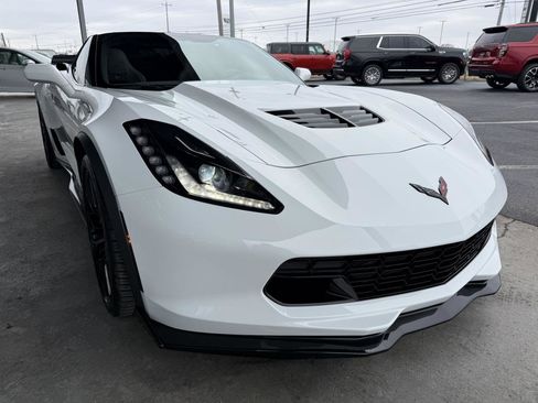 Used 2015 Chevrolet Corvette Z06 w/ 3LZ Preferred Equipment Group image 5