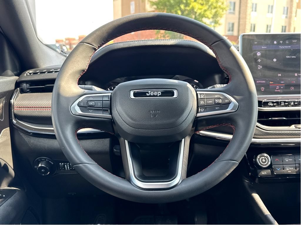 Used 2025 Jeep Compass Trailhawk AWD/4WD image 14
