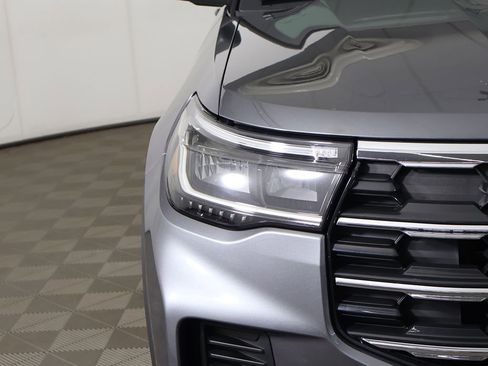Used 2025 Ford Explorer Active AWD/4WD image 14