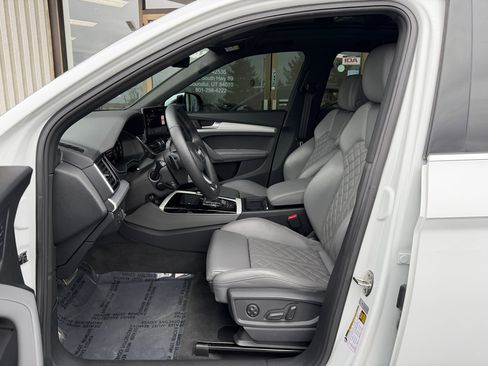 Used 2021 Audi SQ5 Premium Plus w/ Premium Plus Package image 3