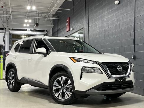 Used 2023 Nissan Rogue SV w/ SV Premium B Package image 2