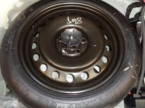 Used 2017 Chrysler 300 C image 28