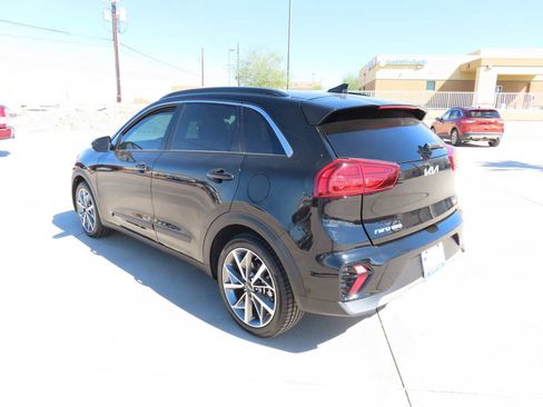 Used 2022 Kia Niro Touring Special Edition FWD image 7