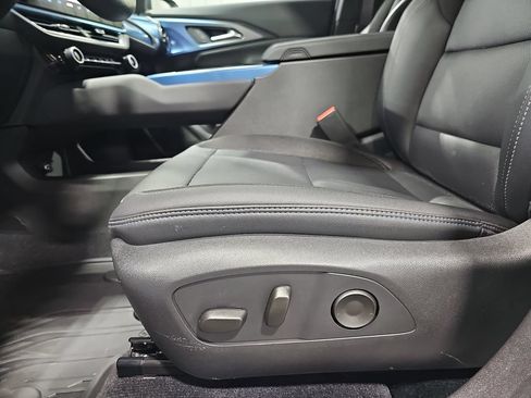 Used 2025 Chevrolet Equinox EV LT w/ LPO, All-Weather Mat Package FWD image 30