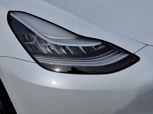 Used 2019 Tesla Model 3 Mid Range image 9
