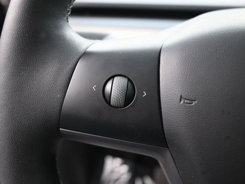 Used 2023 Tesla Model Y Long Range image 23