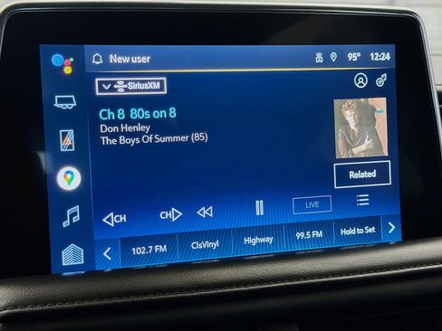 Used 2022 Chevrolet Suburban LT RWD image 9