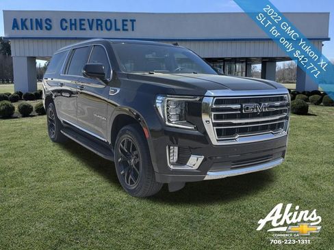 Used 2022 GMC Yukon XL SLT w/ SLT Premium Package image 3
