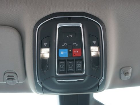 Used 2022 Jeep Wagoneer Series III w/ Premium Group I image 27