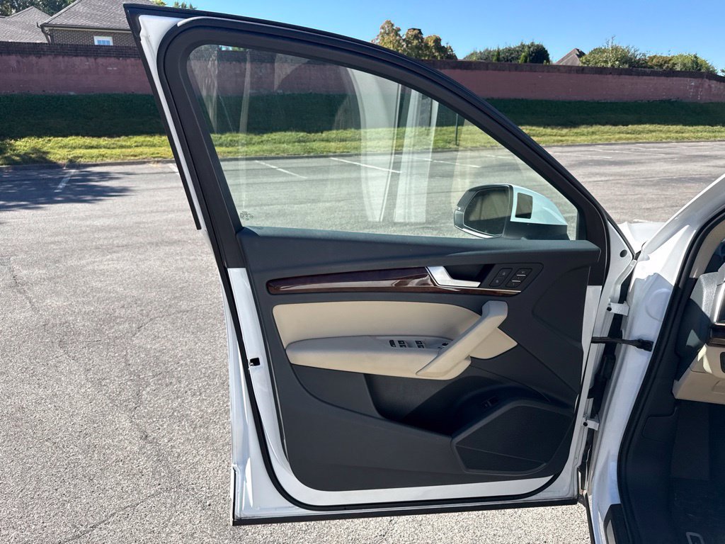 Used 2018 Audi Q5 2.0T Premium Plus w/ Premium Plus Package AWD/4WD image 10