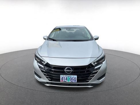 Used 2025 Nissan Versa SV image 2