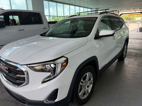 Used 2020 GMC Terrain SLE w/ Driver Convenience Package FWD image 4