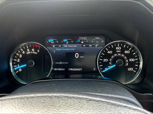 Used 2016 Ford F150 Platinum w/ Equipment Group 701A Luxury AWD/4WD image 12