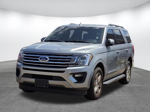 Used 2020 Ford Expedition XLT w/ Equipment Group 202A RWD image 3