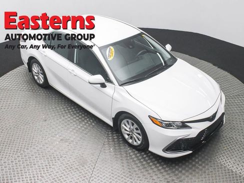 Used 2023 Toyota Camry LE FWD image 3