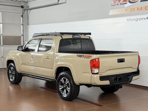 Used 2017 Toyota Tacoma TRD Sport w/ Tow Package (A/T) AWD/4WD image 6