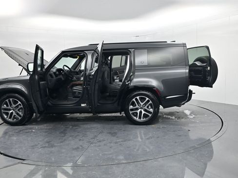 Used 2023 Land Rover Defender 130 X-Dynamic SE image 56