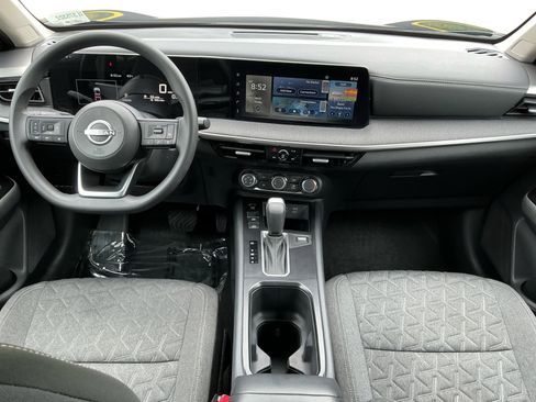 Used 2025 Nissan Kicks SV w/ Illumination Package FWD image 10
