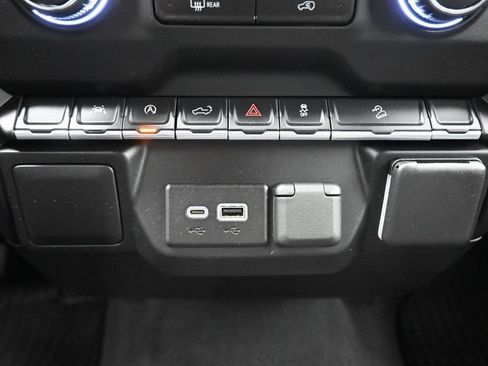 Used 2022 Chevrolet Silverado 1500 Custom Trail Boss AWD/4WD image 21