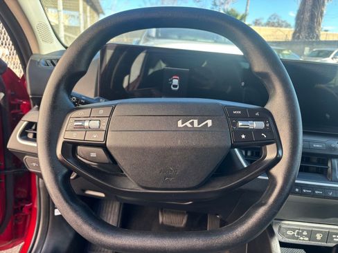 Used 2025 Kia K4 LXS image 28