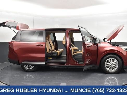 Used 2023 Kia Carnival LX FWD image 38