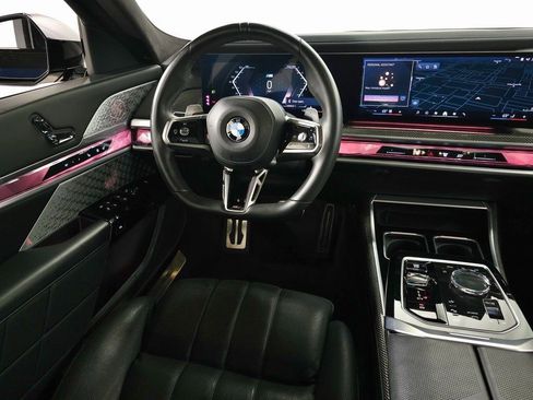 Used 2023 BMW 760i xDrive image 19