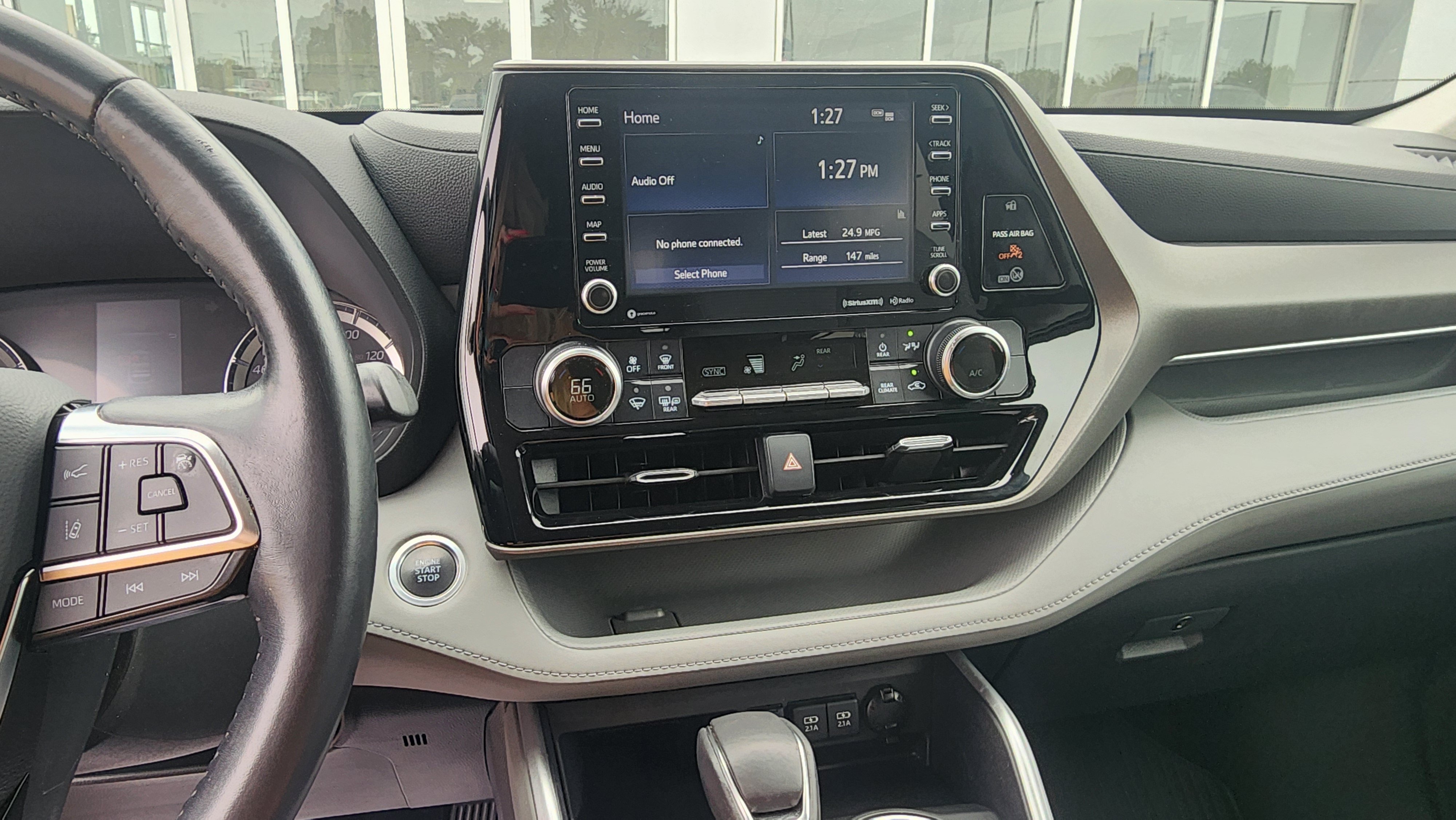 Used 2020 Toyota Highlander LE AWD/4WD image 15