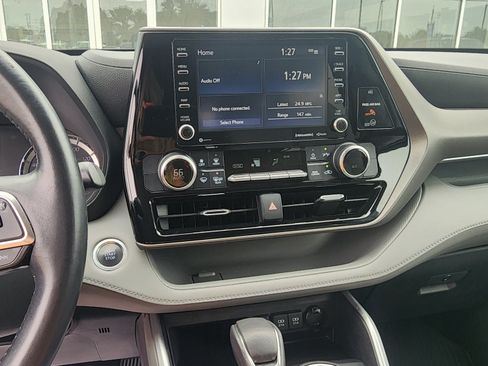 Used 2020 Toyota Highlander LE AWD/4WD image 15